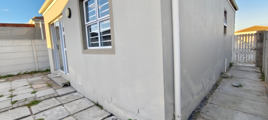 2 Bedroom Property for Sale in Strandfontein Village Western Cape